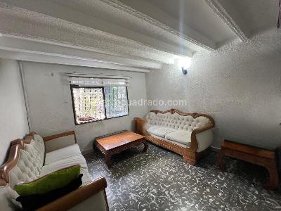 Casa de 5 alcobas en venta en La Gloria, Medellín, 221 m² · foto 5 de 24