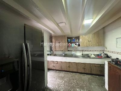 Casa de 5 alcobas en venta en La Gloria, Medellín, 221 m² · foto 7 de 24