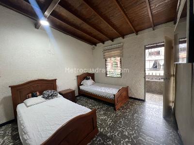 Casa de 5 alcobas en venta en La Gloria, Medellín, 221 m² · foto 13 de 20