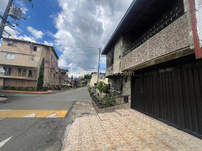 Casa de 5 alcobas en venta en La Gloria, Medellín, 221 m² · foto 17 de 20