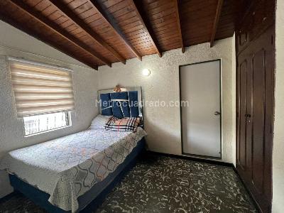 Casa de 5 alcobas en venta en La Gloria, Medellín, 221 m² · foto 11 de 20