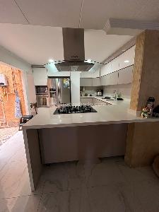 Casa de 4 alcobas en venta en Mallorca, Medellín, 210 m² · foto 5 de 13