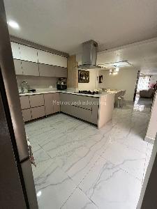 Casa de 4 alcobas en venta en Mallorca, Medellín, 210 m² · foto 8 de 13