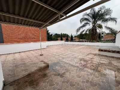 Casa de 5 alcobas en arriendo en El Nogal- Los Almendros, Medellín, 270 m² · foto 2 de 19