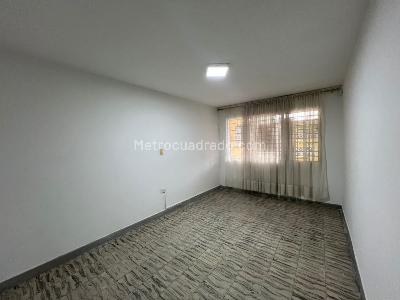 Casa de 5 alcobas en arriendo en El Nogal- Los Almendros, Medellín, 270 m² · foto 4 de 19