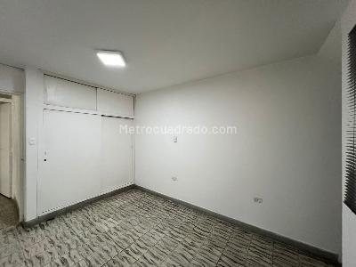 Casa de 5 alcobas en arriendo en El Nogal- Los Almendros, Medellín, 270 m² · foto 5 de 19