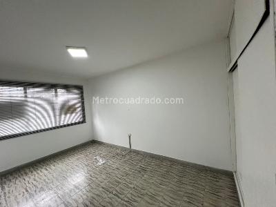 Casa de 5 alcobas en arriendo en El Nogal- Los Almendros, Medellín, 270 m² · foto 6 de 19