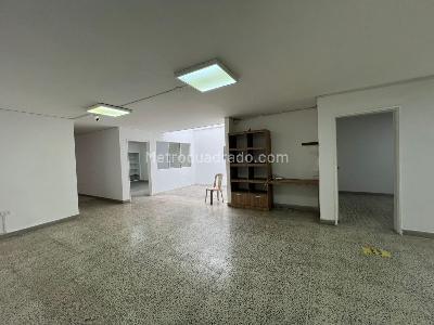 Casa de 5 alcobas en arriendo en El Nogal- Los Almendros, Medellín, 270 m² · foto 7 de 19