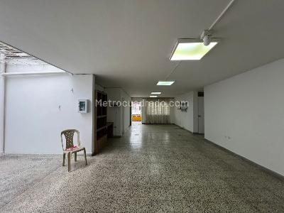 Casa de 5 alcobas en arriendo en El Nogal- Los Almendros, Medellín, 270 m² · foto 11 de 19