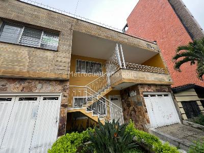 Casa de 5 alcobas en arriendo en El Nogal- Los Almendros, Medellín, 270 m² · foto 15 de 19