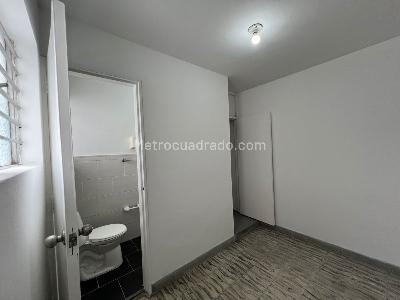 Casa de 5 alcobas en arriendo en El Nogal- Los Almendros, Medellín, 270 m² · foto 16 de 19