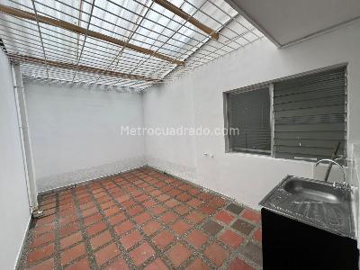 Casa de 5 alcobas en arriendo en El Nogal- Los Almendros, Medellín, 270 m² · foto 17 de 19