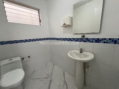 Casa de 5 alcobas en arriendo en El Nogal- Los Almendros, Medellín, 270 m² · foto 18 de 19
