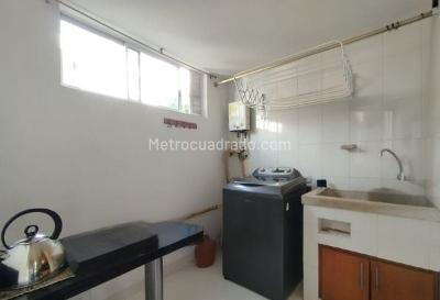 Apartamento de 3 alcobas en venta en Laureles, Medellín, 120 m² · foto 10 de 20
