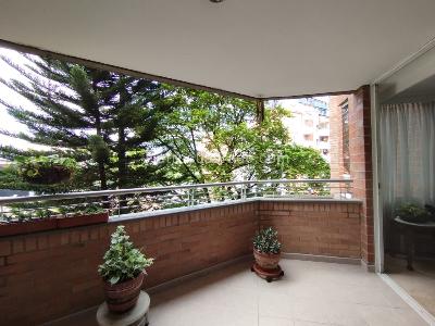 Apartamento de 3 alcobas en venta en Laureles, Medellín, 120 m² · foto 2 de 20