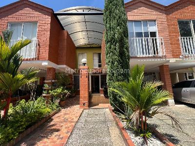 Casa de 3 alcobas en venta en La Mota, Medellín, 334 m² · foto 2 de 20