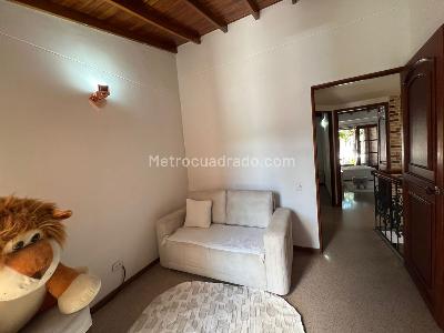Casa de 3 alcobas en venta en La Mota, Medellín, 334 m² · foto 10 de 20