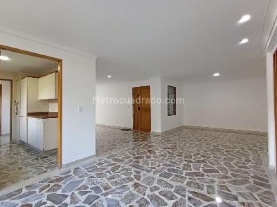 Apartamento de 3 alcobas en venta en Poblado Campestre, Medellín, 140 m² · foto 2 de 20