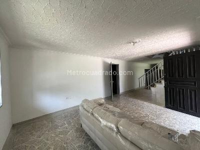 Casa de 5 alcobas en arriendo en Laureles, Medellín, 240 m² · foto 9 de 20
