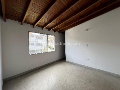 Casa de 5 alcobas en arriendo en Laureles, Medellín, 240 m² · foto 11 de 20