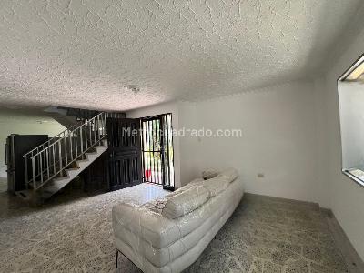 Casa de 5 alcobas en arriendo en Laureles, Medellín, 240 m² · foto 3 de 20