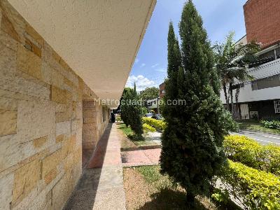 Casa de 5 alcobas en arriendo en Laureles, Medellín, 240 m² · foto 9 de 20