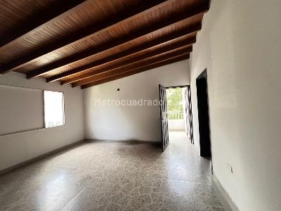 Casa de 5 alcobas en arriendo en Laureles, Medellín, 240 m² · foto 16 de 20