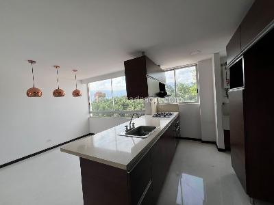 Apartamento de 3 alcobas en venta en Laureles, Medellín, 92 m² · foto 3 de 16