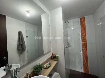 Apartamento de 2 alcobas en venta en Los Colores, Medellín, 101 m² · foto 9 de 14