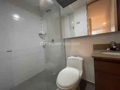 Apartamento de 2 alcobas en arriendo en Loma Del Indio, Medellín, 68 m² · foto 6 de 10