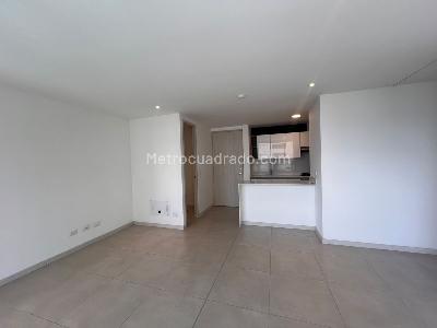 Apartamento de 3 alcobas en arriendo en El Poblado Castropol, Medellín, 90 m² · foto 6 de 20