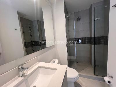 Apartamento de 3 alcobas en arriendo en El Poblado Castropol, Medellín, 90 m² · foto 8 de 20