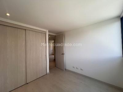 Apartamento de 3 alcobas en arriendo en El Poblado Castropol, Medellín, 90 m² · foto 9 de 20