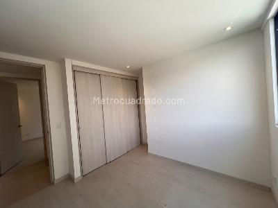 Apartamento de 3 alcobas en arriendo en El Poblado Castropol, Medellín, 90 m² · foto 10 de 20