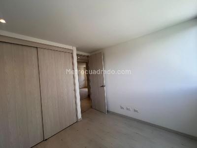 Apartamento de 3 alcobas en arriendo en El Poblado Castropol, Medellín, 90 m² · foto 11 de 20