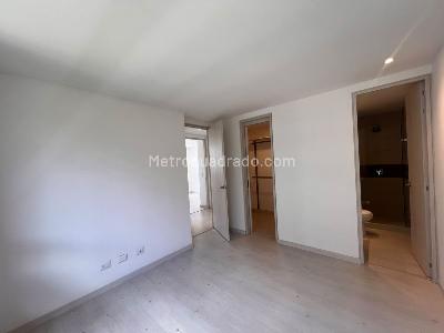 Apartamento de 3 alcobas en arriendo en El Poblado Castropol, Medellín, 90 m² · foto 13 de 20
