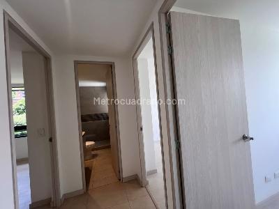 Apartamento de 3 alcobas en arriendo en El Poblado Castropol, Medellín, 90 m² · foto 15 de 20
