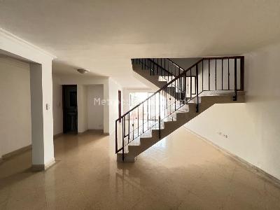 Casa de 3 alcobas en venta en La Castellana, Medellín, 150 m² · foto 3 de 19