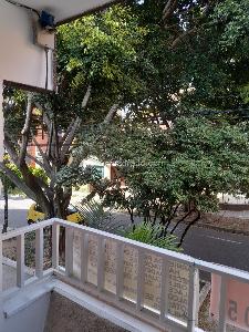 Casa de 5 alcobas en arriendo en Laureles La Castellana, Medellín, 300 m² · foto 15 de 20