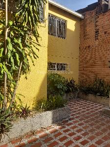 Casa de 5 alcobas en arriendo en Laureles La Castellana, Medellín, 300 m² · foto 17 de 20