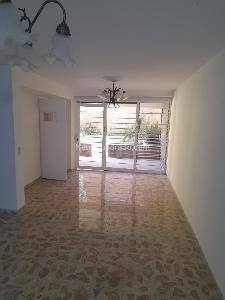 Casa de 5 alcobas en arriendo en Laureles La Castellana, Medellín, 300 m² · foto 3 de 20