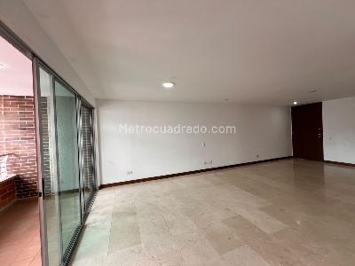 Apartamento de 3 alcobas en arriendo en Laureles Las Acacias, Medellín, 112 m² · foto 3 de 13