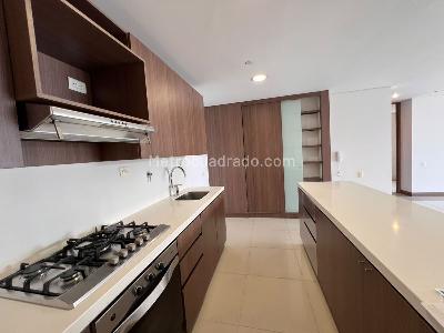 Apartamento en venta en El Poblado Castropol, Medellín · foto 3 de 20
