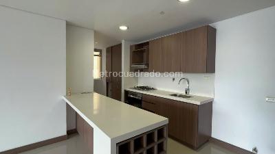 Apartamento en venta en El Poblado Castropol, Medellín · foto 8 de 20