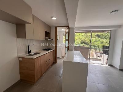 Apartamento en venta en Itagui Los Gomez, Itagüí · foto 2 de 15