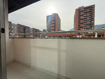 Apartamento de 3 alcobas en arriendo en Poblado Ciudad Del Rio, Medellín, 70 m² · foto 2 de 13