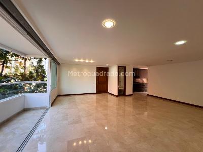Apartamento de 3 alcobas en venta en Laureles Las Acacias, Medellín, 140 m² · foto 2 de 17