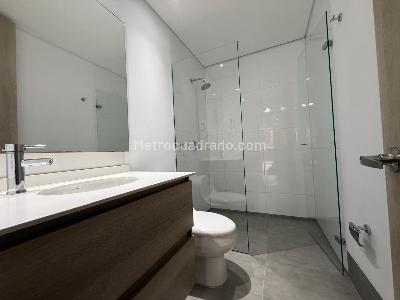 Apartamento de 1 alcoba en arriendo en El Poblado El Tesoro, Medellín, 97 m² · foto 12 de 13
