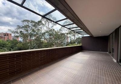 Apartamento de 1 alcoba en arriendo en El Poblado El Tesoro, Medellín, 97 m² · foto 3 de 13