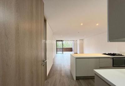 Apartamento de 1 alcoba en arriendo en El Poblado El Tesoro, Medellín, 97 m² · foto 5 de 13